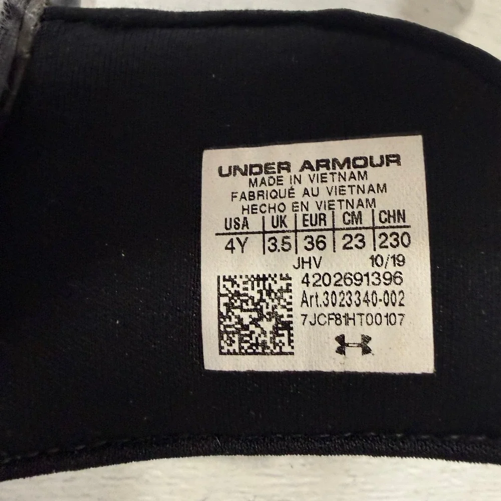 Under armour black and grey slides sandals big‎ kids size 4